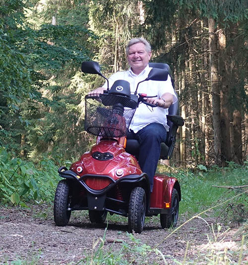 mini crosser scootmobiel in de bossen