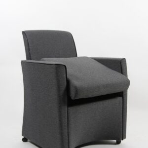 eetkamerstoel met sta-op zitting voor senioren of ouderen